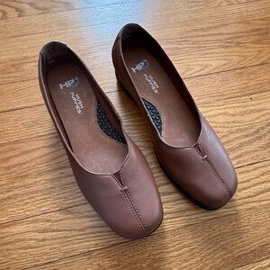 Vintage Women's Brown Hush Puppies Size 7.5